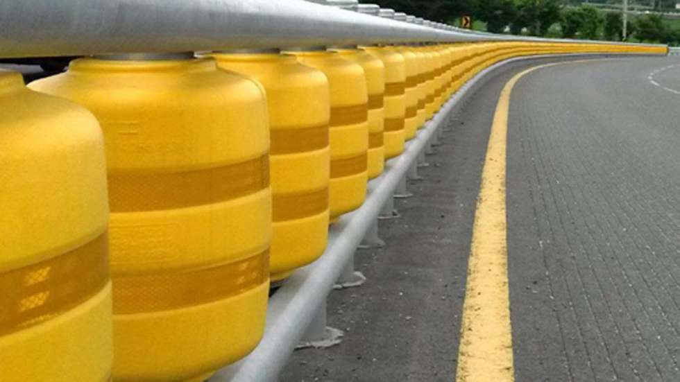 Rolling barriers: Ο Κηφισός εξοπλίζεται με τις πιο σύγχρονες μπαριέρες 